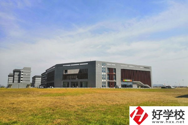 湖南吉利汽車職業(yè)技術(shù)學(xué)院有哪些五年制專業(yè)？