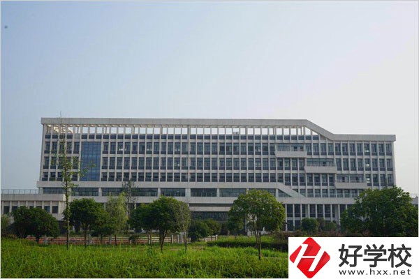 益陽有初中生可以讀的高校嗎？